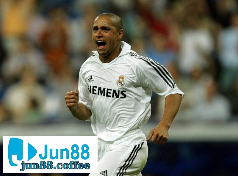 Thương hiệu JUN88 được thể hiện qua Cựu Cầu Thủ Roberto Carlos